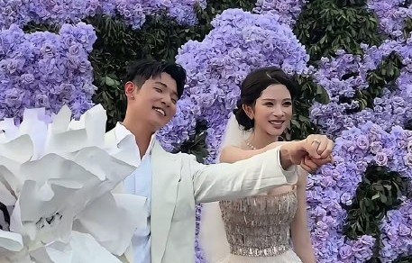 网红痞幼确认担任梅尼耶婚礼伴娘吗？