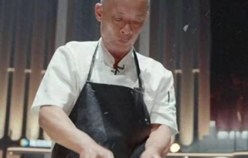 莫氏鸡煲《一饭封神2》首轮出局 评委:技术含量不高