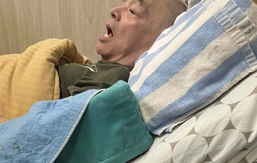 突发！香港知名歌手在养老院遭虐待，身上长满压疮一年半没洗澡