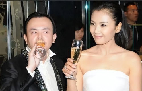 他曾与刘涛同床共枕了4年，如今年过六旬依旧未娶，如今咋样了