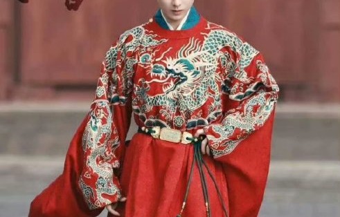 内娱首席PD经典作品为何带火杨紫成毅？|流量|生命树|职业|引流|长相思