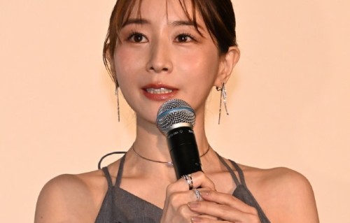 田中美奈实婚后首露面，孕肚明显状态超好