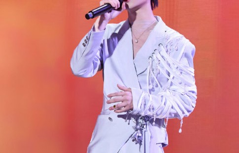 马嘉祺膝盖抽筋后目前恢复情况如何？