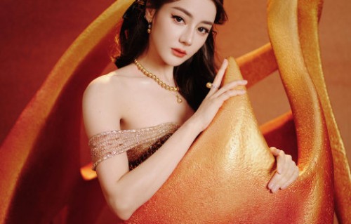 迪丽热巴扮演小猫的出圈造型图片