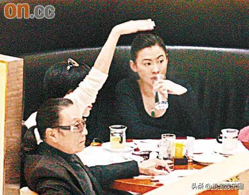 目前,谢贤的家属正在料理其身后事宜,相关的遗产信托程序也将按照遗嘱规定逐步启动。