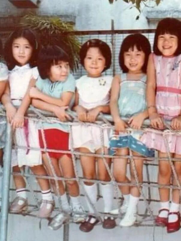 佘诗曼晒出幼稚园及小学旧照片。（IG图片）