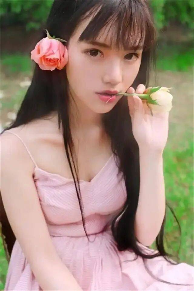 这段承载青春记忆的关系,最终留给公众的启示或许是——热烈无需后悔,但成长教会我们:爱他人之前,先守护自己的光芒。大家认为黄灿灿是“恋爱脑上头”吗?欢迎留言讨论!